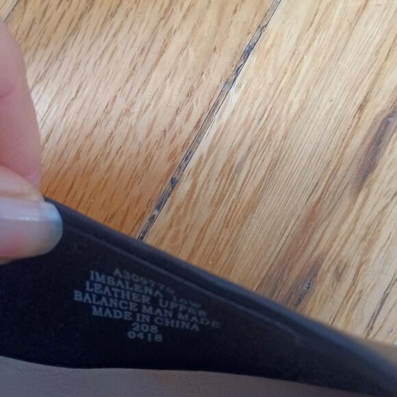 Isaac Mizrahi Leather Pump with Leopard Block Heel Black sz. 10 W - Picture 8 of 8